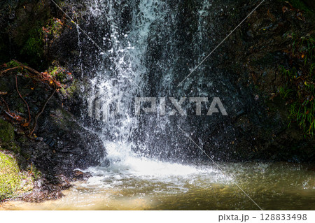 静岡県周智郡森町鍛治島　山里の風景 128833498