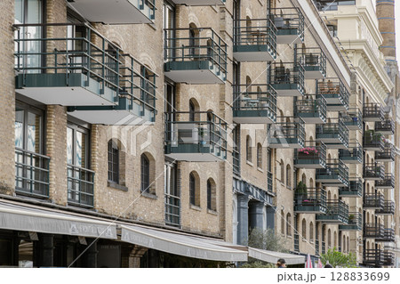 Butler's Wharf is historic warehouse complex on the South Bank of the River Thames in London. 128833699