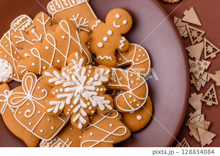 Christmas winter gingerbread, holiday biscuits on monochrome background 128834084