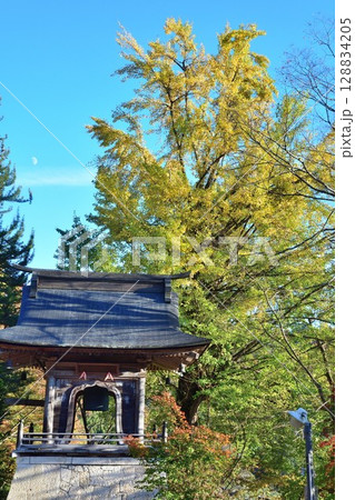 福満虚空蔵尊円蔵寺の紅葉（福島県） 128834205