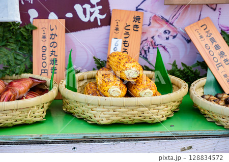 美味しそうな屋台販売 128834572