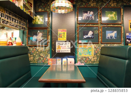 函館のハンバーガーショップ ラッキーピエロ 128835853