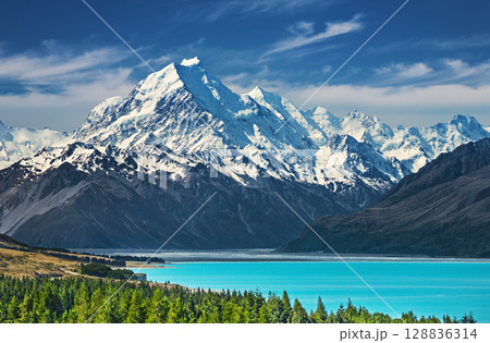 Mount Cook and Pukaki lake in New Zealand Mount Cook and Pukaki lake in New Zealand 128836314
