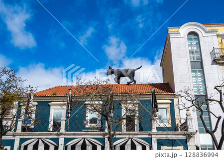 Square Praca do Bocage, the main Square in the historic center of Setubal in Portugal. 128836994