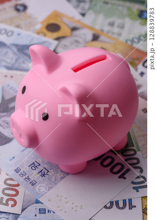 Paper money, South Korean banknotes as a financial business background Paper money, South Korean banknotes as a financial business background 128839783