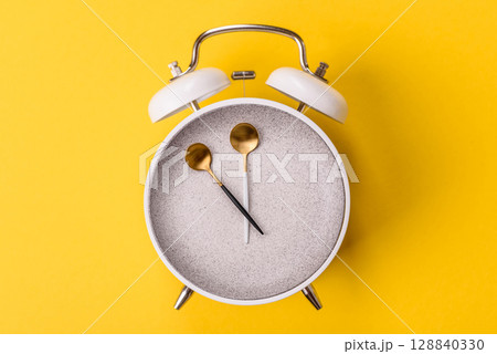 Empty plate with devices in the form of clock hands as a conceptual background for lunch time 128840330