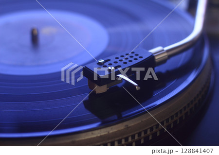 old vinyl record with clipping path. Close up at the needle on turntable old vinyl record with clipping path. Close up at the needle on turntable 128841407