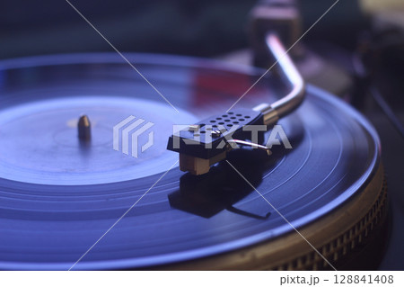 old vinyl record with clipping path. Close up at the needle on turntable old vinyl record with clipping path. Close up at the needle on turntable 128841408