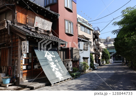 佃島の老舗佃煮店 128844733
