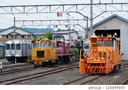 弘南鉄道大鰐線津軽大沢駅に留置された鉄道車両 128844893