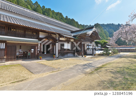 【箸蔵寺 (方丈)】 徳島県三好市池田町州津蔵谷 128845196