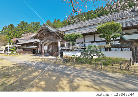【箸蔵寺 (方丈)】 徳島県三好市池田町州津蔵谷 128845244