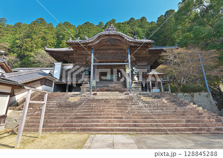【箸蔵寺 (護摩殿)】 徳島県三好市池田町州津蔵谷 128845288