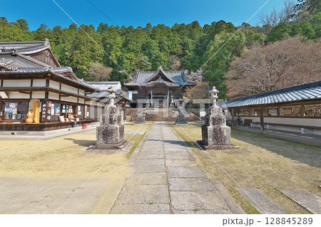【箸蔵寺 (護摩殿)】 徳島県三好市池田町州津蔵谷 128845289