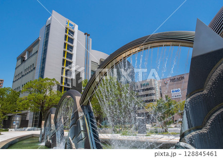 『七海の架け橋』 四日市市民公園 シンボル噴水 128845461