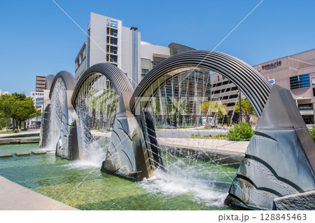 『七海の架け橋』 四日市市民公園 シンボル噴水 128845463