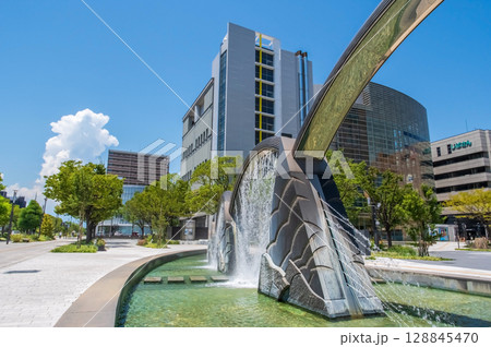 『七海の架け橋』 四日市市民公園 シンボル噴水 『七海の架け橋』 四日市市民公園 シンボル噴水 128845470