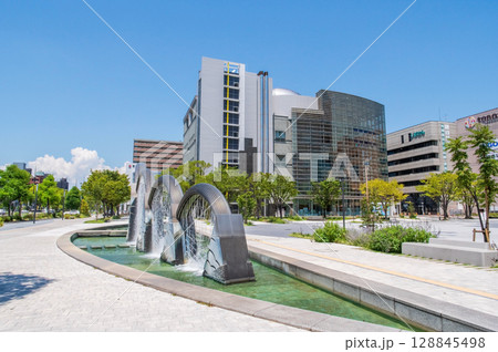 四日市市民公園 シンボル噴水『七海の架け橋』 128845498