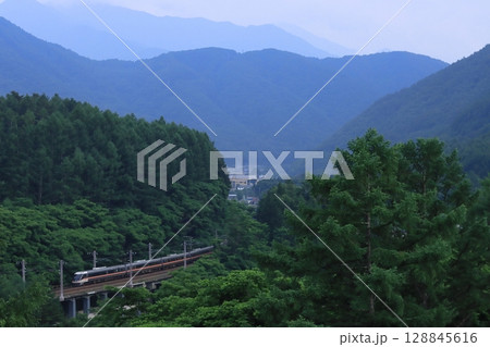 新緑が美しい大自然の木曽路を駆け抜ける383系特急しなの号_2025/7/1撮影 新緑が美しい大自然の木曽路を駆け抜ける383系特急しなの号_2025/7/1撮影 128845616