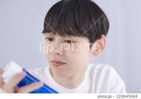 20代男性のビューティー 20代男性のビューティー 128845684