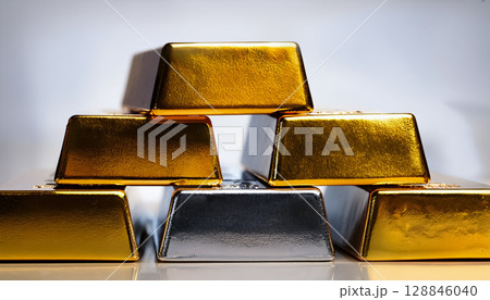 積み重ねられた金と銀のインゴット / 富と価値を象徴する高級感あるビジュアル素材 積み重ねられた金と銀のインゴット / 富と価値を象徴する高級感あるビジュアル素材 128846040