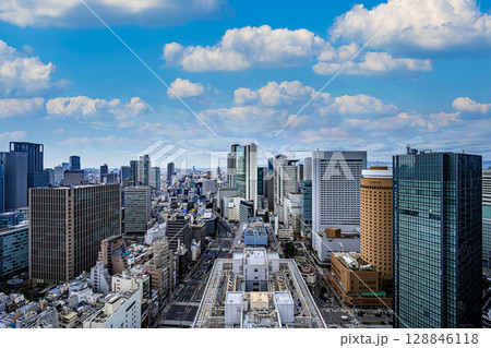青空背景の大阪の街並み 【大阪風景】 青空背景の大阪の街並み 【大阪風景】 128846118