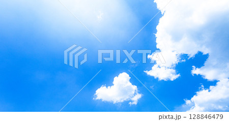 爽やかな青空と白い雲のシンプルな風景 爽やかな青空と白い雲のシンプルな風景 128846479