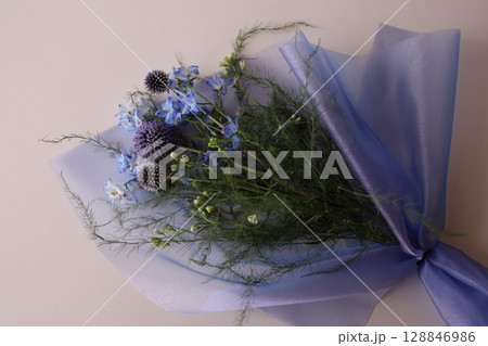 ブルー系の花束 ブルー系の花束 128846986