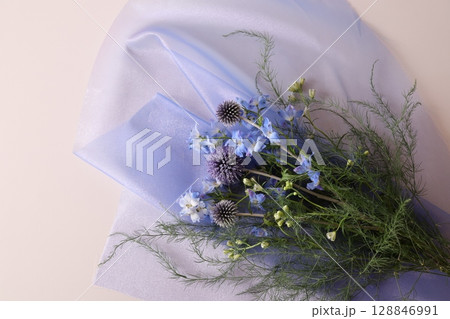 ブルー系の花束 ブルー系の花束 128846991