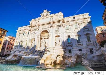 ローマ　トレビの泉 128847090