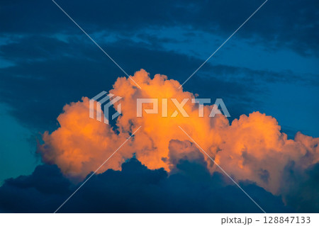 夕映えの夏雲 128847133