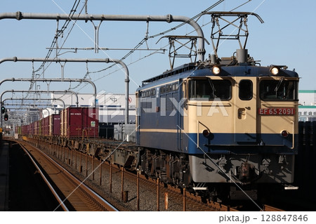 武蔵野線を走行するEF65-2091牽引の貨物列車 128847846
