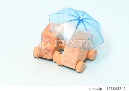 傘と自動車 自動車ローン 保険  車庫イメージ 128848241