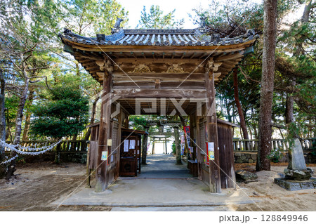 冬の八幡奈多宮　大分県杵築市 128849946