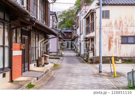 《熊本県》崎津集落の路地 128851110