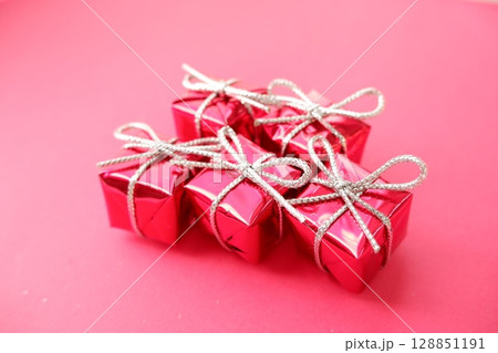 ピンクのクリスマスイメージ ピンクのクリスマスイメージ 128851191