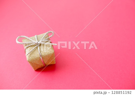 ピンクのクリスマスイメージ 128851192