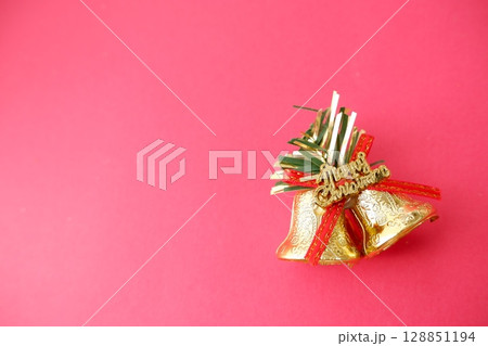 ピンクのクリスマスイメージ 128851194