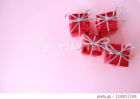 ピンクのクリスマスイメージ ピンクのクリスマスイメージ 128851198