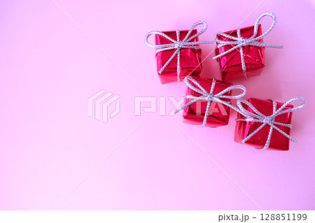 ピンクのクリスマスイメージ ピンクのクリスマスイメージ 128851199