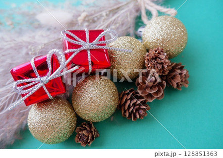 グリーンのクリスマスイメージ グリーンのクリスマスイメージ 128851363