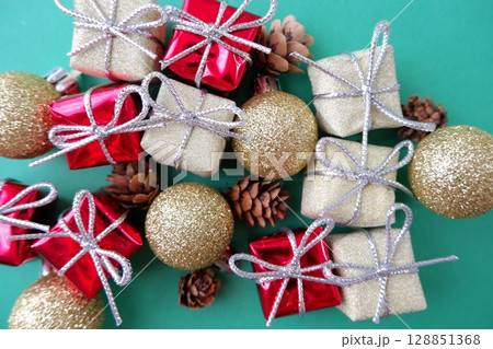 グリーンのクリスマスイメージ グリーンのクリスマスイメージ 128851368