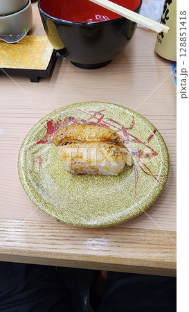炙りえんがわ　寿司 128851418