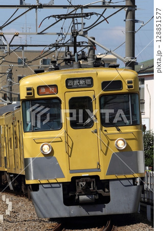 2両編成で幕車の 西武旧2000系 2403F 2両編成で幕車の 西武旧2000系 2403F 128851577