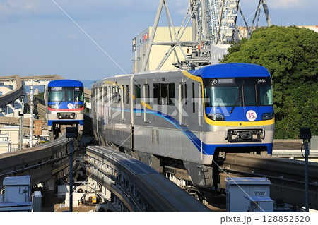 【大阪モノレール】3000系(本線:万博記念公園駅) 【大阪モノレール】3000系(本線:万博記念公園駅) 128852620