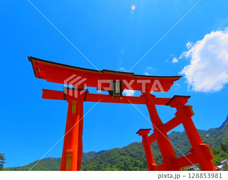 日本三景宮島の大鳥居 日本三景宮島の大鳥居 128853981
