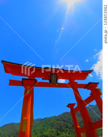 日本三景宮島の大鳥居 日本三景宮島の大鳥居 128853982
