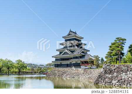 長野県松本市 晴天の国宝松本城 長野県松本市 晴天の国宝松本城 128854131