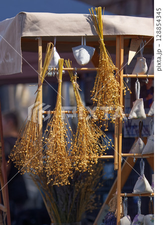Rustic Stall with Dried Flax and Lavender Rustic Stall with Dried Flax and Lavender 128854345