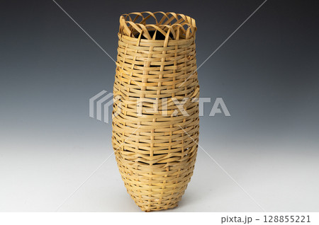 白竹掛花入「宗全好 振々籠」｜自然美が際立つ茶道具の花入れ 128855221